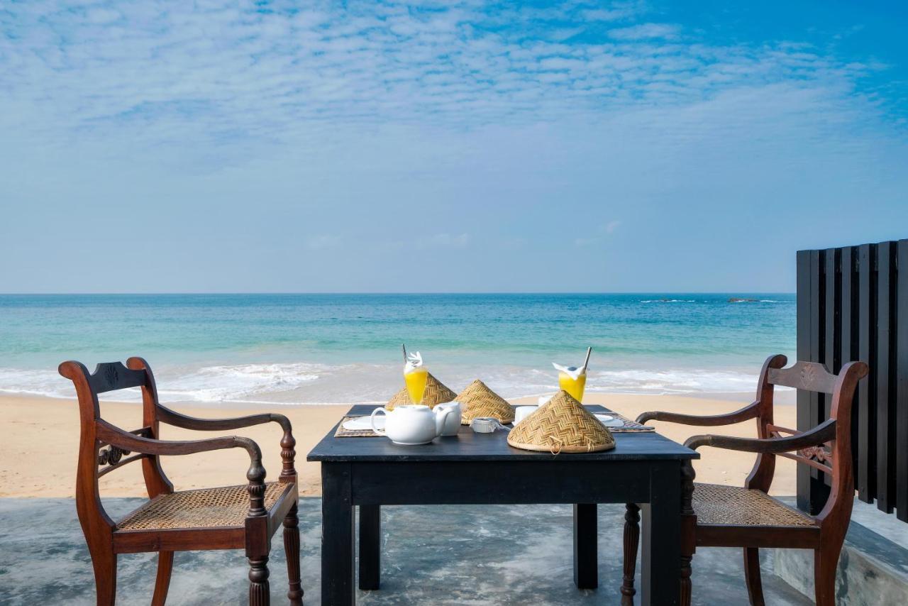 Blue Parrot Beach Villa Ambalangoda  Exteriör bild