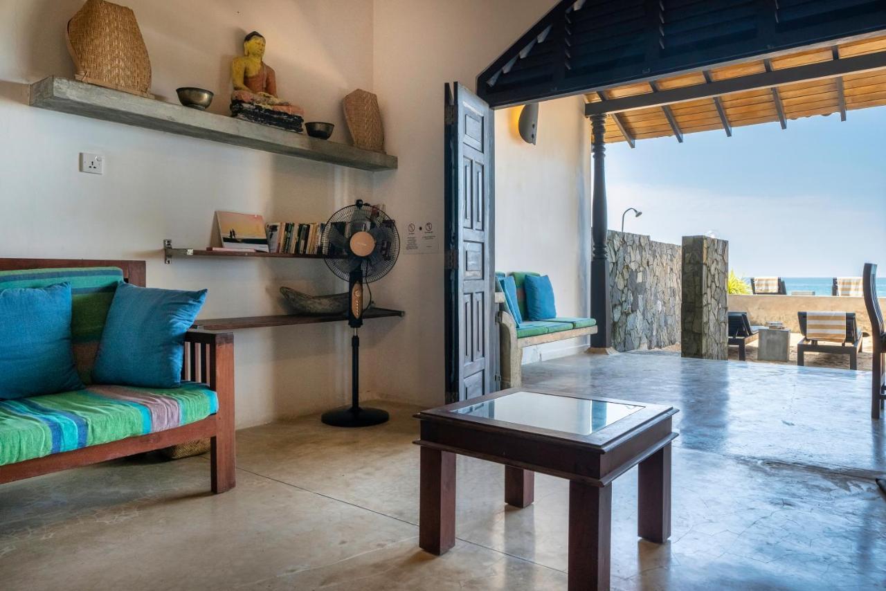 Blue Parrot Beach Villa Ambalangoda  Exteriör bild