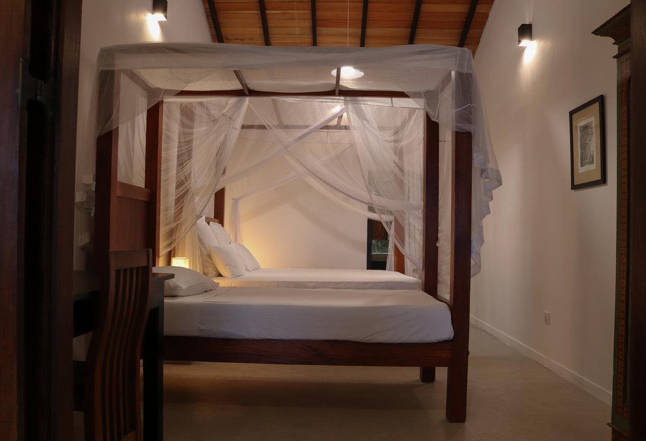 Blue Parrot Beach Villa Ambalangoda  Exteriör bild