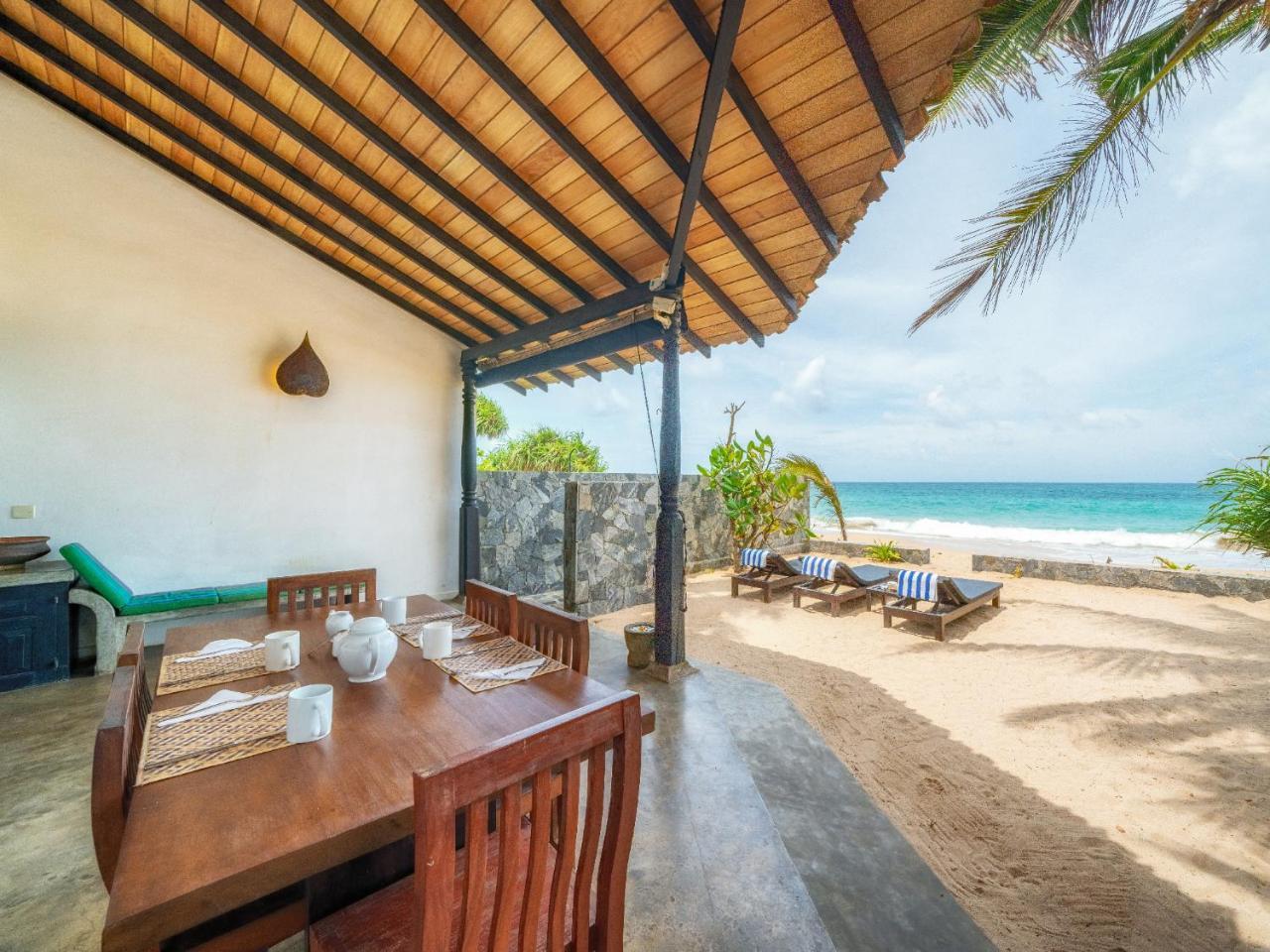 Blue Parrot Beach Villa Ambalangoda  Exteriör bild