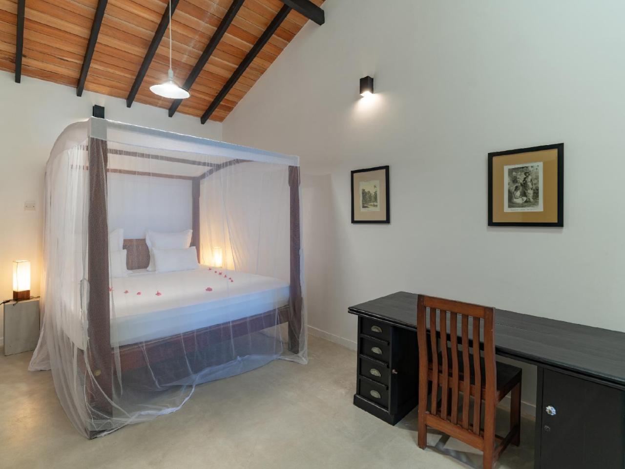 Blue Parrot Beach Villa Ambalangoda  Exteriör bild